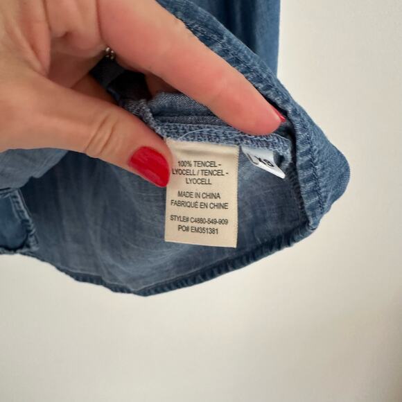 Cloth & Stone Ruffled V-Neck Chambray Long Sleeve Top Blue XS - Picture 3 of 6